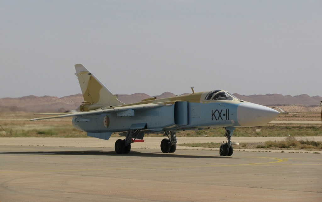 الجزائر ترفع مستوى قاذفات Su-24 الى معيار M2 - MENADEFENSE
