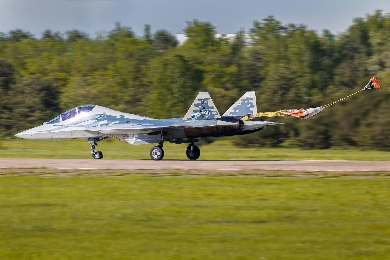 Le Su 57D La Russie D voile Son Premier Chasseur Furtif Biplace le-su-57d-la-russie-d-voile-son-premier-chasseur-furtif-biplace
